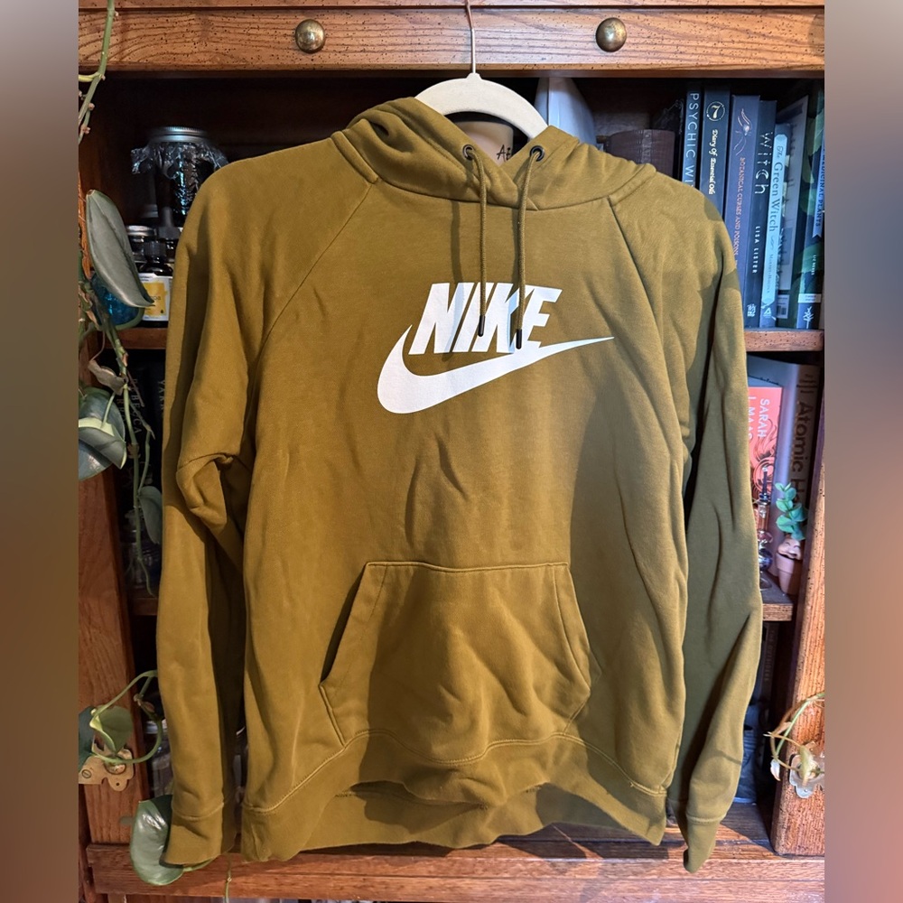 Nike Green Sweatshirt Classic Pullover Style